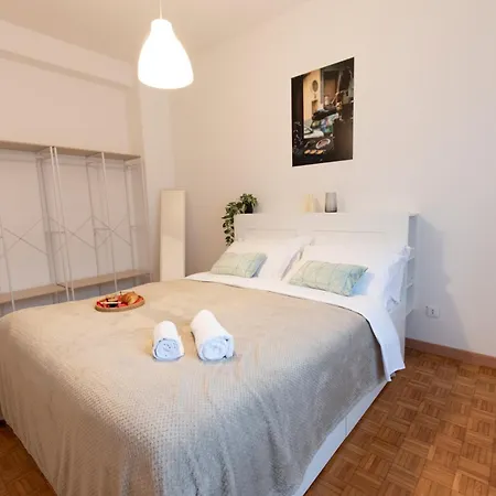 Ihost - Savona 94a شقة *